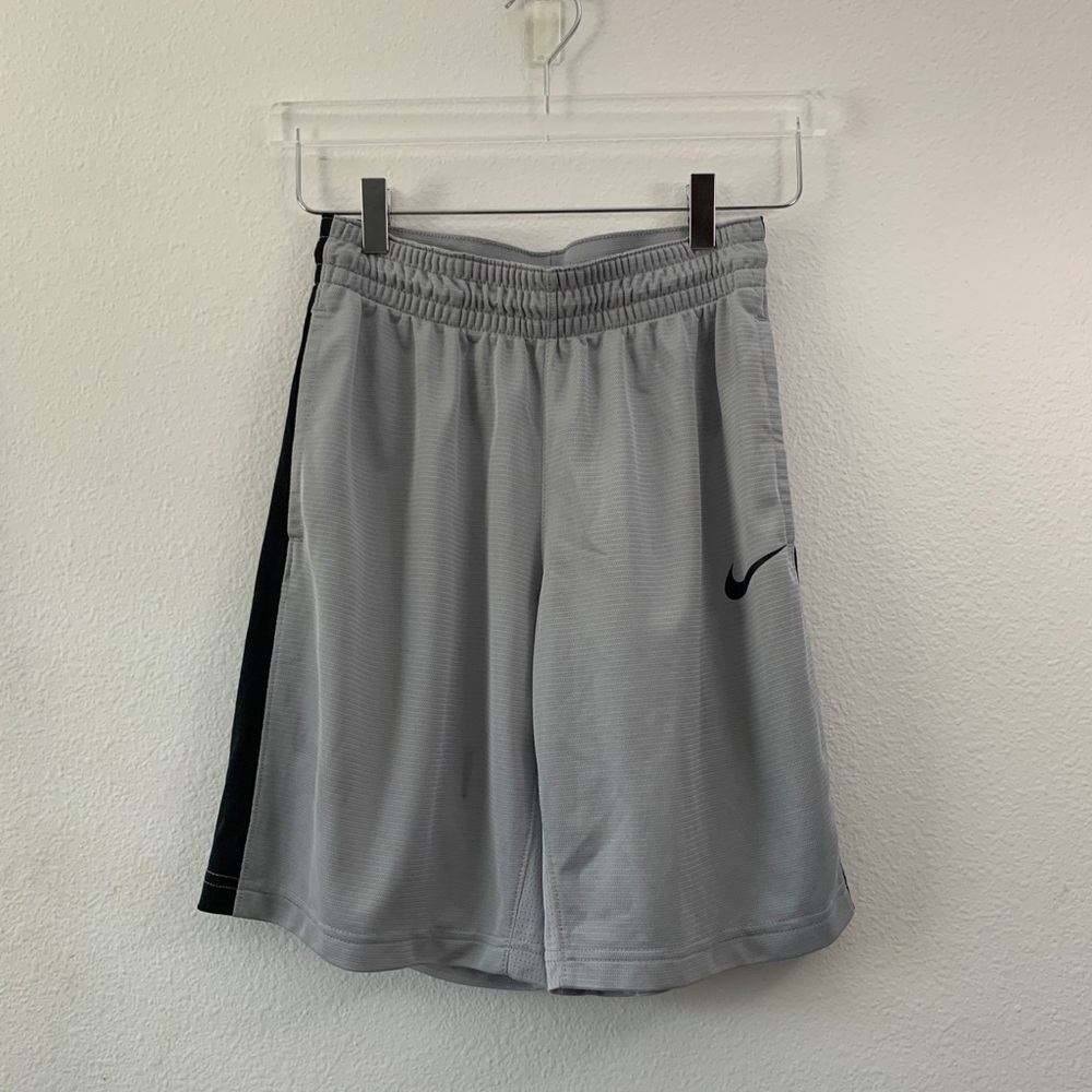 NIKE Gray Dri-Fit boy’s shorts with drawstring